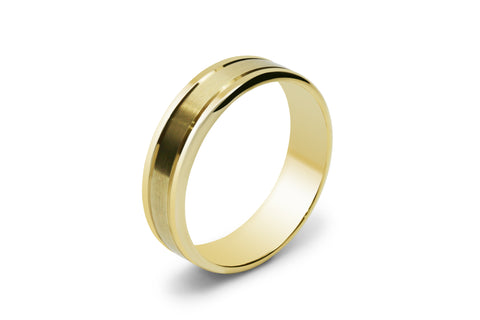 18ct Yellow gold mens wedding ring with lines