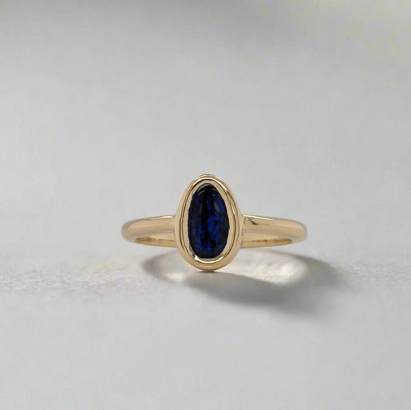 Yellow gold opal ring