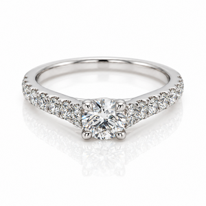 Platinum engagement ring Round diamond
