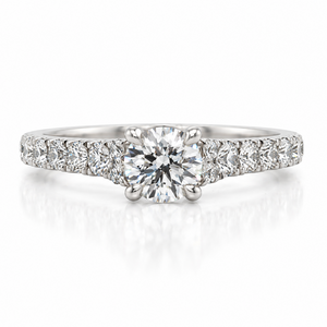 Platinum engagement ring Round diamond